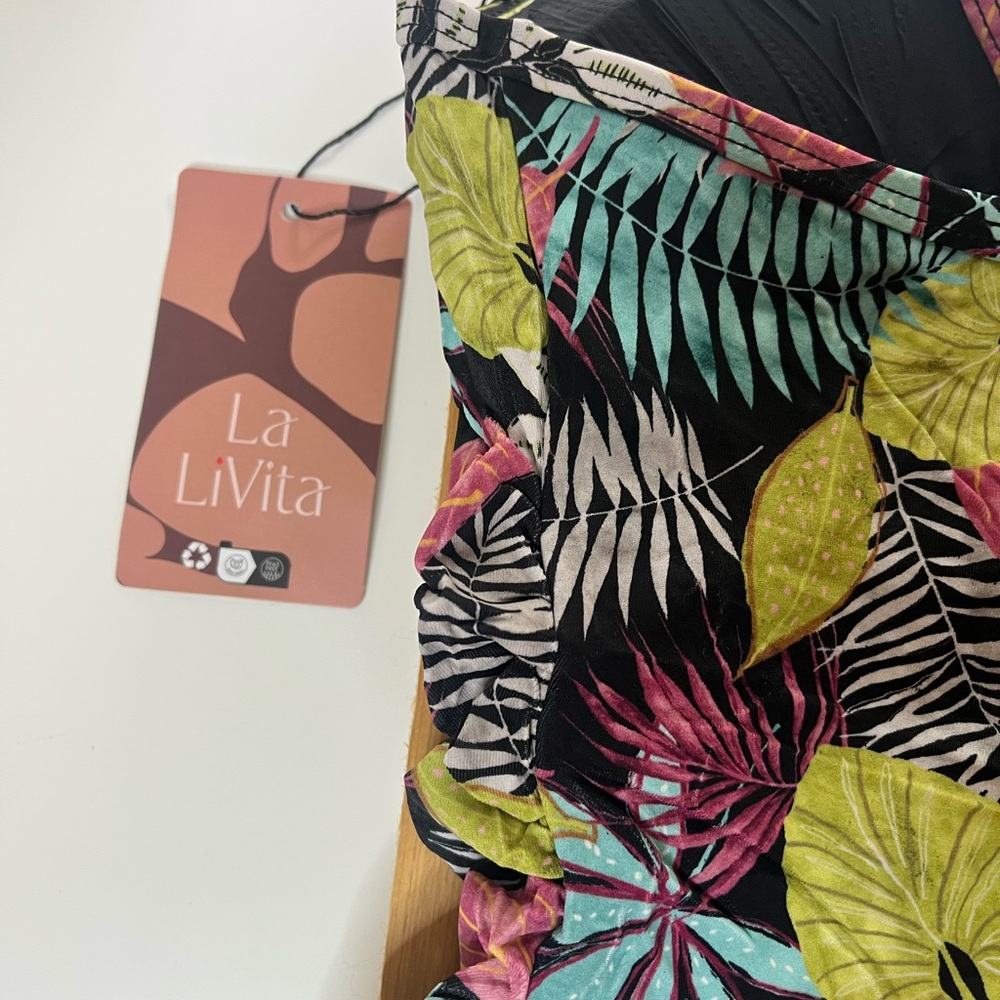 La LiVita Leakproof Swimwear One Piece Sz M. New w Tags Black/ Floral